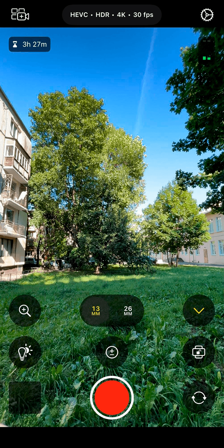 Главный экран Final Cut Camera на iPhone