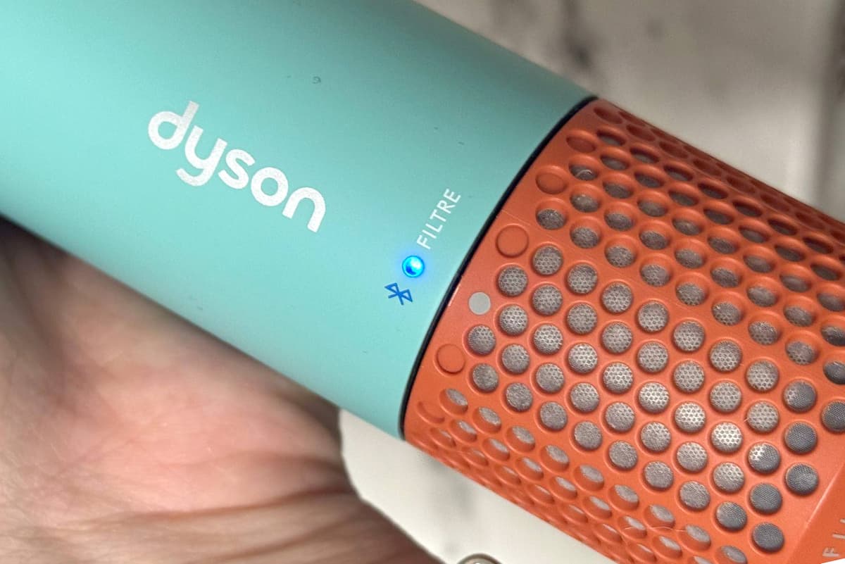 Белый индикатор чистки на Dyson Airwrap